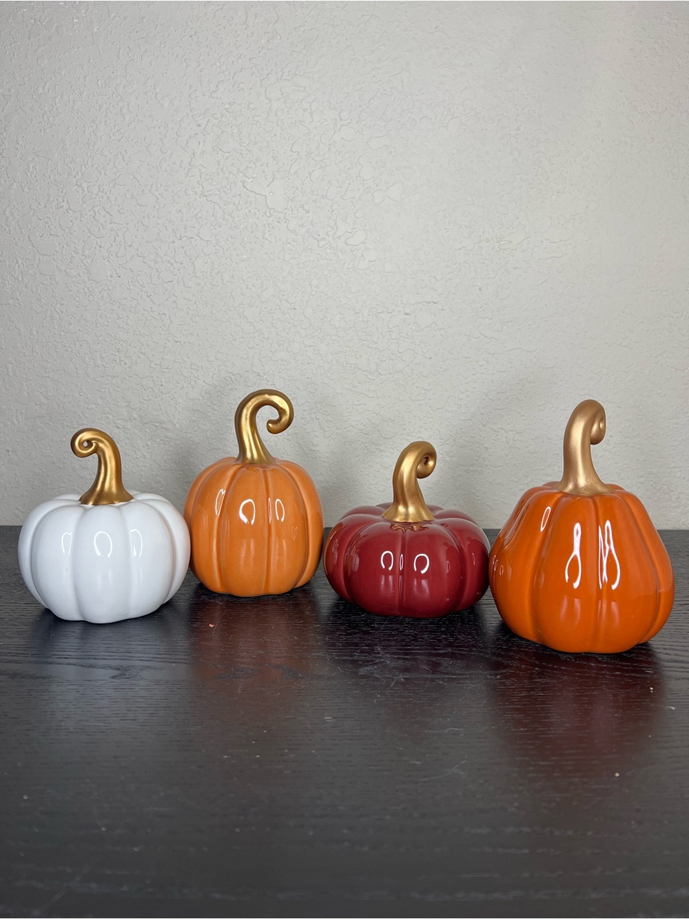 NEW Target Bullseyes Playground Set of 8 Medium & Small Ceramic Pumpkins - Picture 2 of 15
